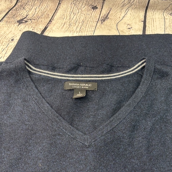 Banana Republic Navy V-Neck Sweater - Picture 7 of 7